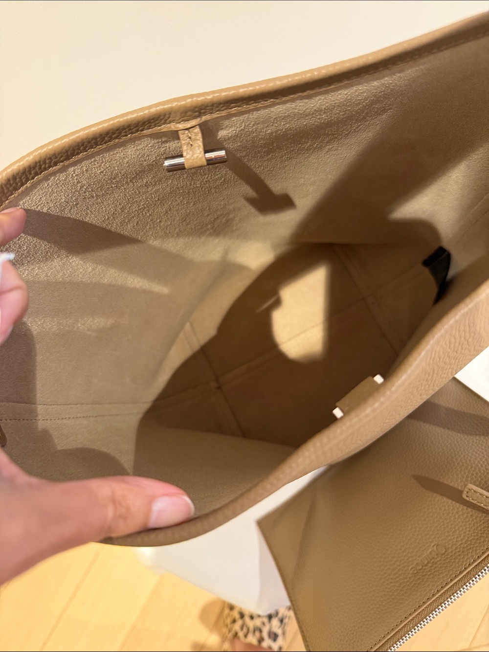 Classic Structured Women’s Tote Bag in Brown - Picture 5 of 12